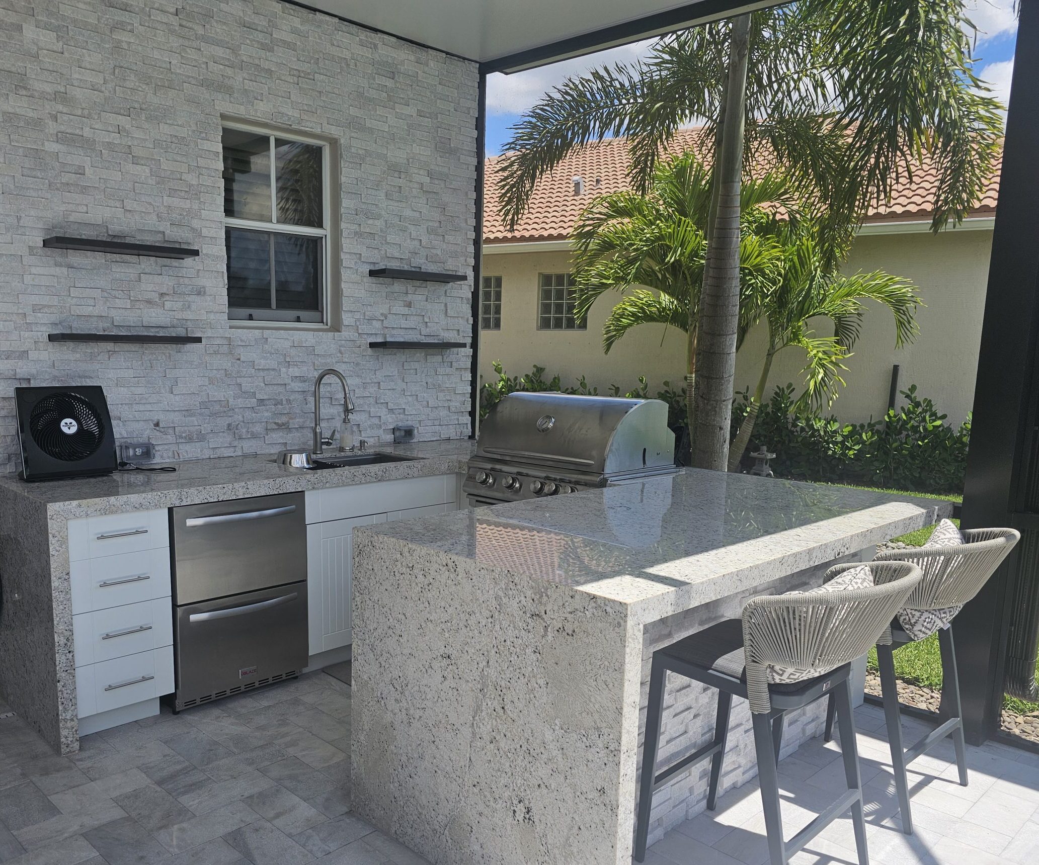 Outdoor Patio Kitchen Contractor in West Palm Beach